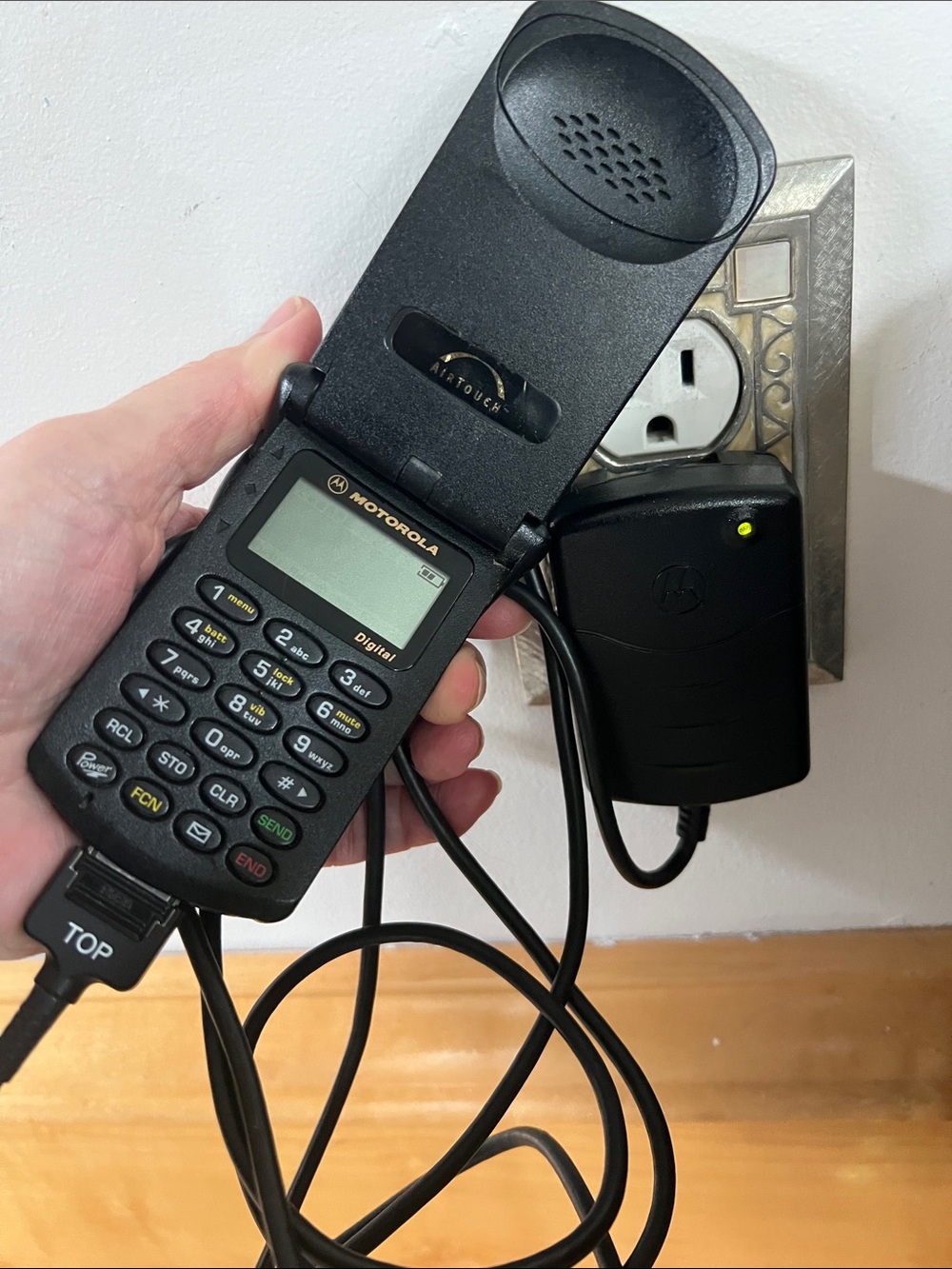 ✅Vintage Motorola StarTAC Flip Phone Bundle Wall Charger & Battery Pack